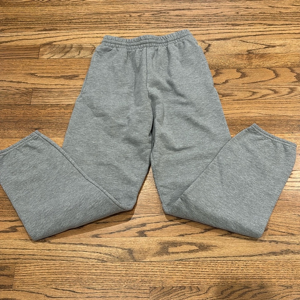 Gray sweatpants with pockets. Size small fruit of the loom brand